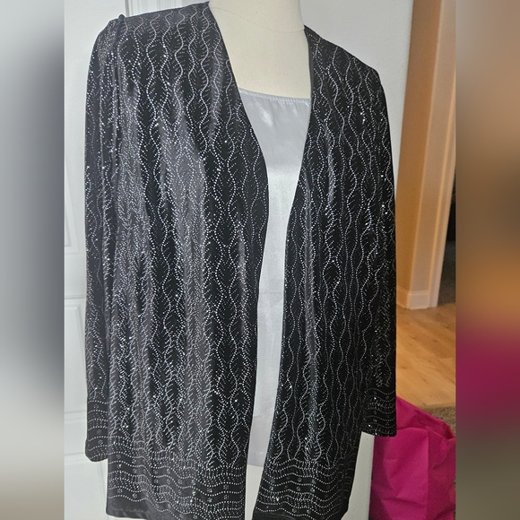 NWT K Woman Black Jeweled Shell with Silver Shell - Picture 3 of 9